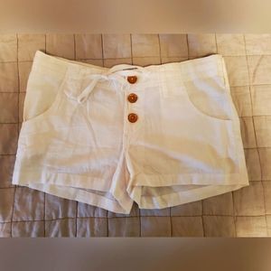 3/$30 💋 Planet Gold White Linen Shorts